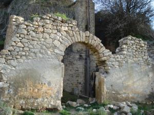 Porte antique à Oued Taga