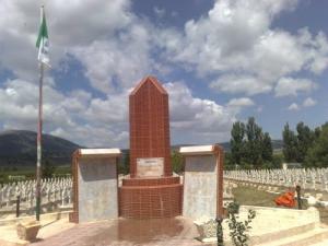 Monument aux Martyrs au centre ville de Inoughissen