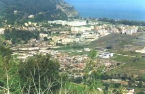 Survol de la commune d'Aokas