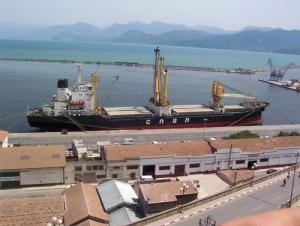 Bateau au port de Bejaïa