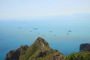 Navires marchands aux abords du port de Béjaia