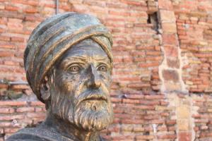 Bejaia, Statue de Ibn Khaldoun