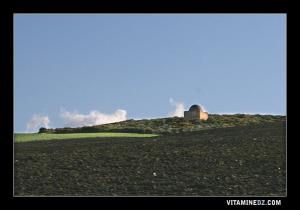 ضريح في طريق تسالة قدوما من حمام بوحجر