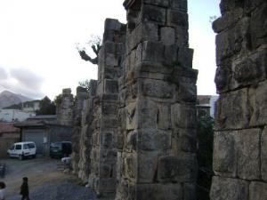 Pilastre supportant l'Aqueduc Romain