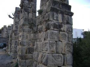 Pilastre supportant l'Aqueduc Romain