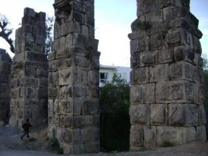 Pilastre supportant l'Aqueduc Romain