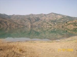 Tamokra vue de l'autre rive du lac
