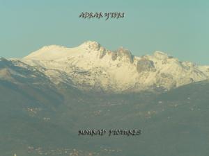 Vue sur le massif d'Ifri, 1700 m environ, prise depuis la commune de Seddouk