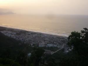 Urbanisme sur la plage de Melbou