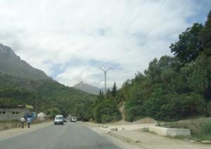 Route sur la périphérie de Darguina