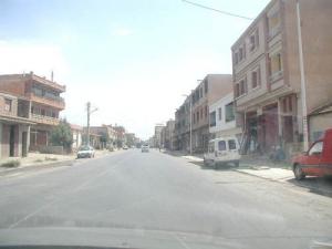 Boulevard principale du centre ville de Ighzer Amokrane