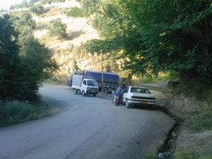 Petite route de montagne dans la périphérie de Béjaia