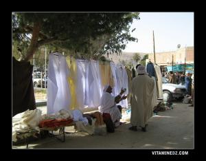 Vendeur de Djellabas à Bou Saada