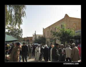 Place du Marché à Bou Saada à coté l'ancienne école indigène