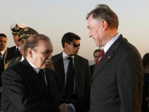 Algeria's President Abdelaziz Bouteflika (L) talks to his German