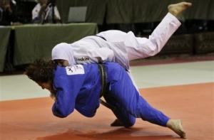 Rashida Wardan from Algeria fights against Mai Hussein, top,