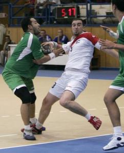 Algeria's players try to stop Jordan's Muhanad al-Fadl (C)
