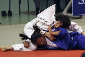 Kahana Saidi of Algeria (top) attempts to pin Nesreen