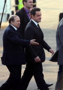 Algerian President Abdelaziz Bouteflika (L) welcomes his French counterpart
