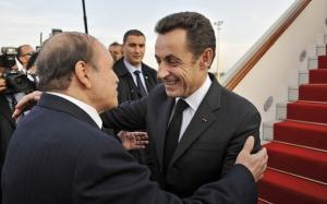 Algerian President Abdelaziz Bouteflika (L) welcomes his French counterpart