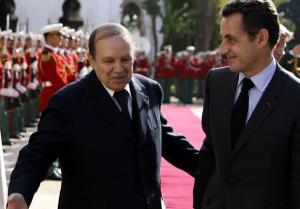 Algeria's President Abdelaziz Bouteflika (L) welcomes his French counterpart