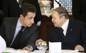 France's President Nicolas Sarkozy (L) and Algeria's President Abdelaziz