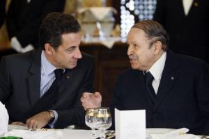 France's President Nicolas Sarkozy (L) and Algeria's President Abdelaziz