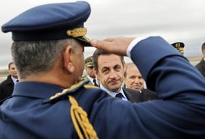 Algerian President Abdelaziz Bouteflika (L) and his French counterpart