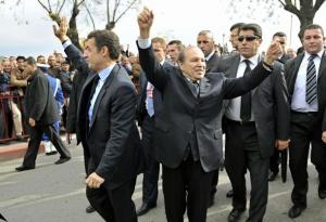 Algerian President Abdelaziz Bouteflika (C) and his French counterpart