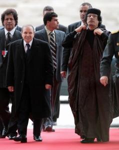 Algeria's President Abdelaziz Bouteflika (L) and Libyan leader Moamer