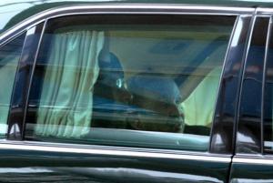 Algeria's President Abdelaziz Bouteflika (R) and Libyan leader Moamer