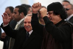 Algeria's President Abdelaziz Bouteflika (L) and Libyan leader Moamer