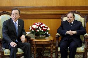 Algerian President Abdelaziz Bouteflika (R) meets Secretary general of