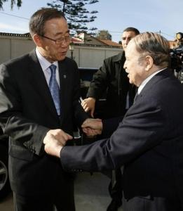 Algeria's President Abdelaziz Bouteflika (R) welcomes U.N. Secretary General