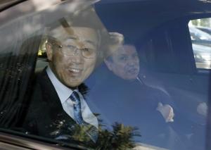 United Nation's Secretary General Ban Ki-moon (L) and Algeria's