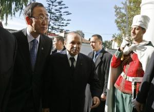 Algeria's President Abdelaziz Bouteflika (C) welcomes United Nation's Secretary