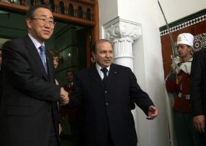 Algerian President Abdelazziz Bouteflika (C) shakes hand with Secretary