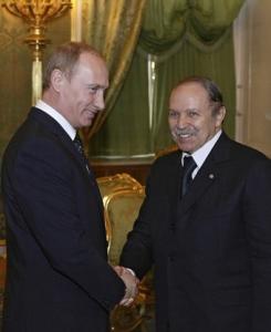 Russian President Vladimir Putin (L) welcomes Algerian President Abdelaziz
