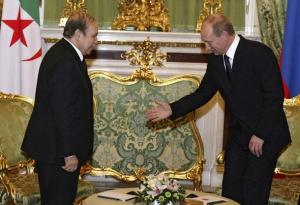 Russian President Vladimir Putin (R) welcomes Algerian President Abdelaziz