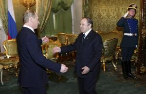 Russian President Vladimir Putin (L) welcomes Algerian President Abdelaziz