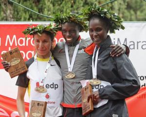 Kenya's Salina Kosgei (C), her compatriot Pamela Chepchumba (R),