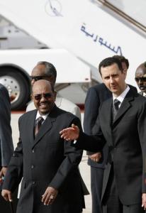 Syrian President Bashar al-Assad (R) receives Sudanese leader Omar