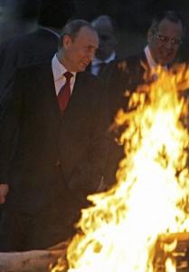 Russian President Vladimir Putin (L) and Russian Foreign Minister