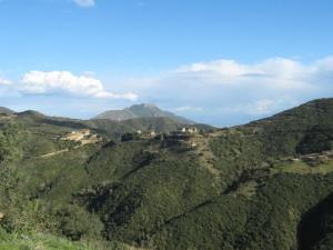 ISSOUMAR et le mont GOURAYA plus à l'Est au Loin