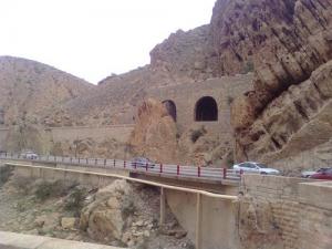 Une autoroute sur la périphérie de Biskra