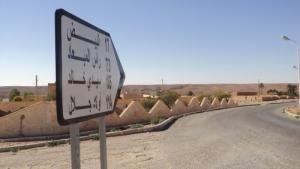 Paneau indicateur à la sortie de Biskra