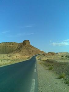 Route du Barrage Lahbel dans la wilaya de Biskra