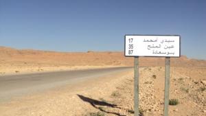 Panneau indicateur à la sortie de Biskra