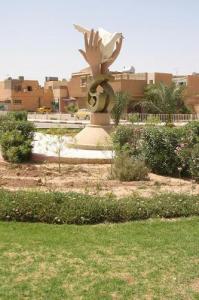 Oeuvre artistique au centre ville de Béchar