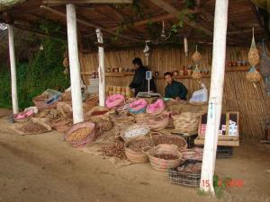 Ventes de Fruits secs et d'épices sur la route de la Chiffa